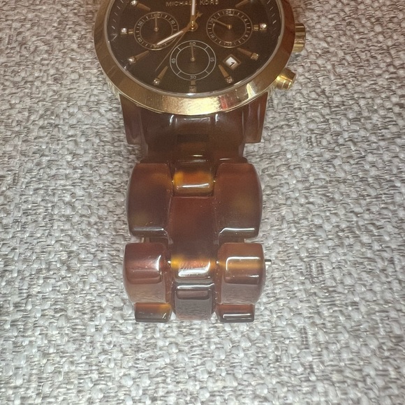 Micheal Kors tortoise shell watch - Picture 2 of 5